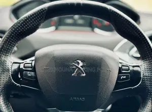 Photo - PEUGEOT 308 2018 Rouge