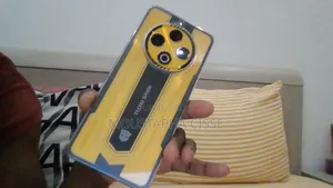 Tecno Spark 30 128 GB Jaune