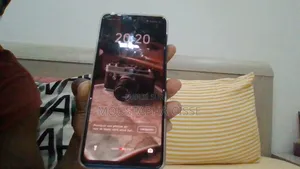 Tecno Spark 30 128 GB Jaune