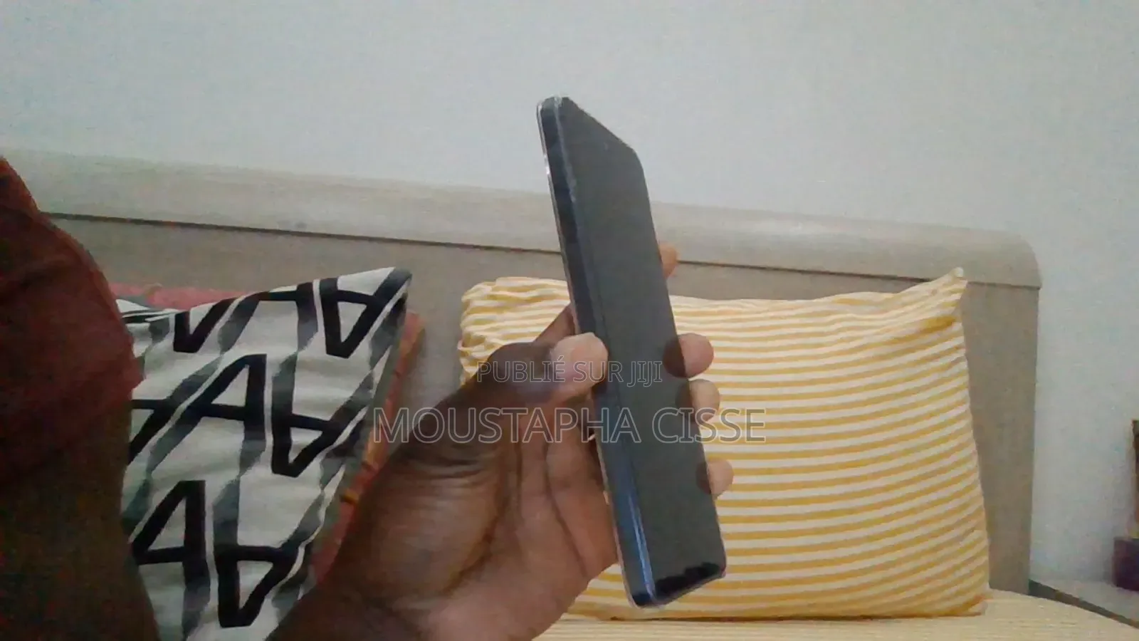 Tecno Spark 30 128 GB Jaune