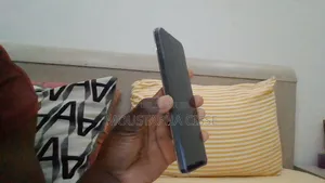 Tecno Spark 30 128 GB Jaune