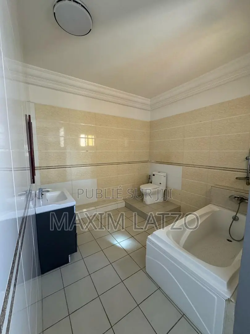3chbre Appartement dans Mermoz Sacré-Cœur à Louer