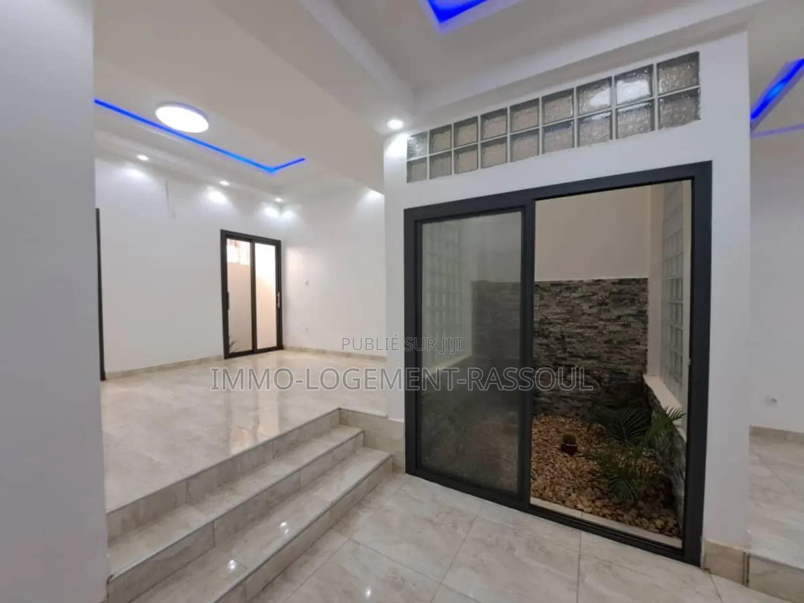 6chbre Villa dans , Almadies à Louer