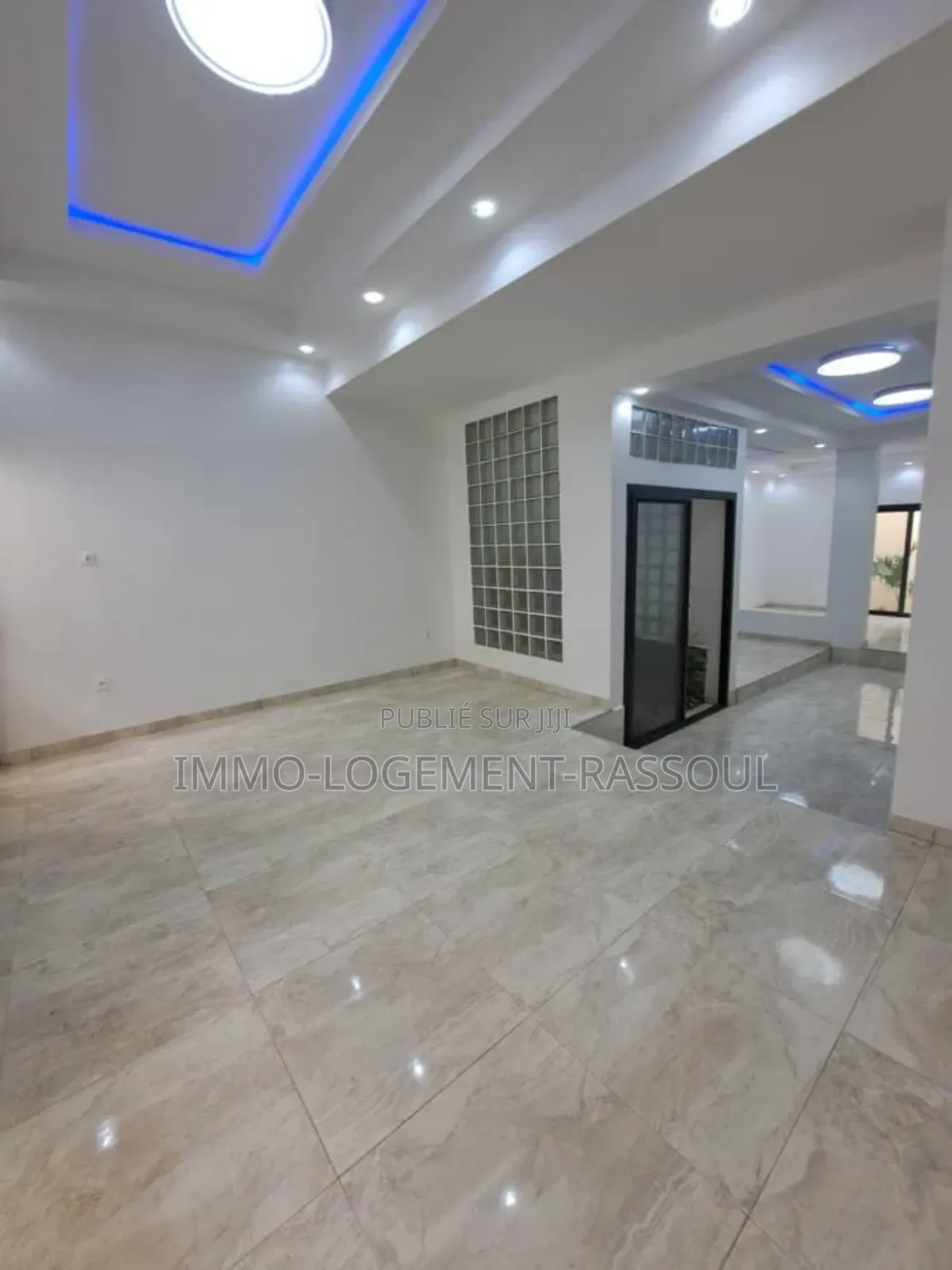 6chbre Villa dans , Almadies à Louer