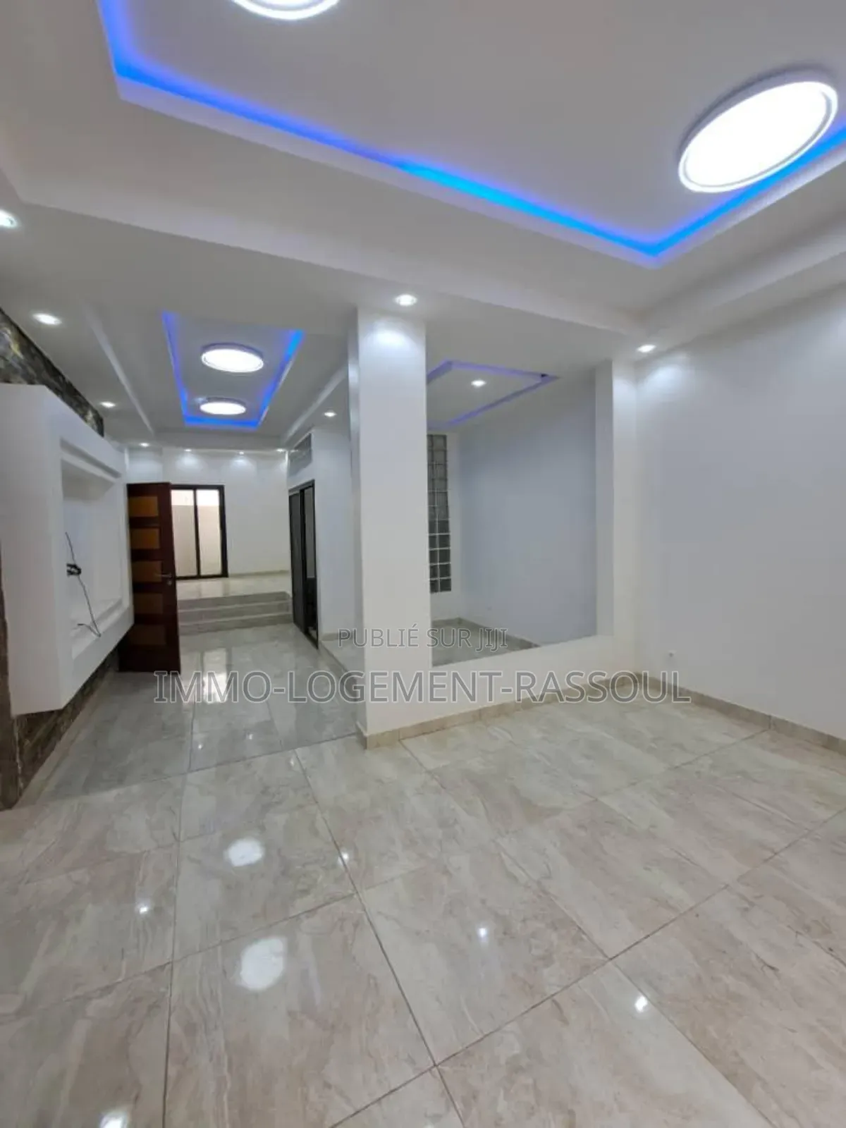 6chbre Villa dans , Almadies à Louer