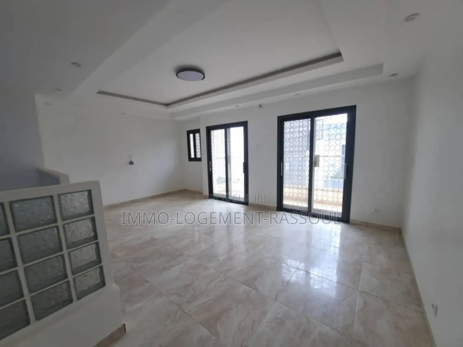 6chbre Villa dans , Almadies à Louer