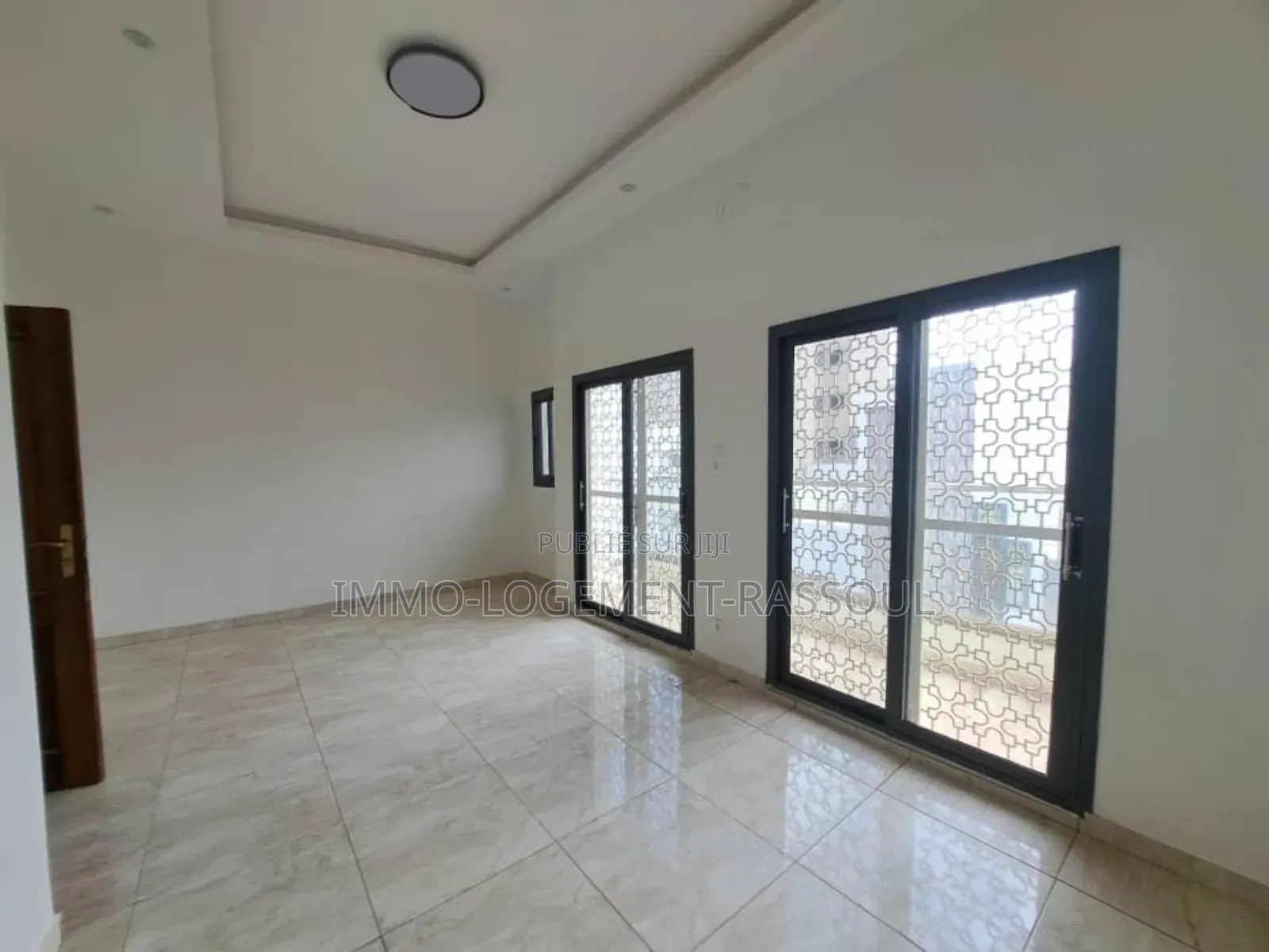 6chbre Villa dans , Almadies à Louer