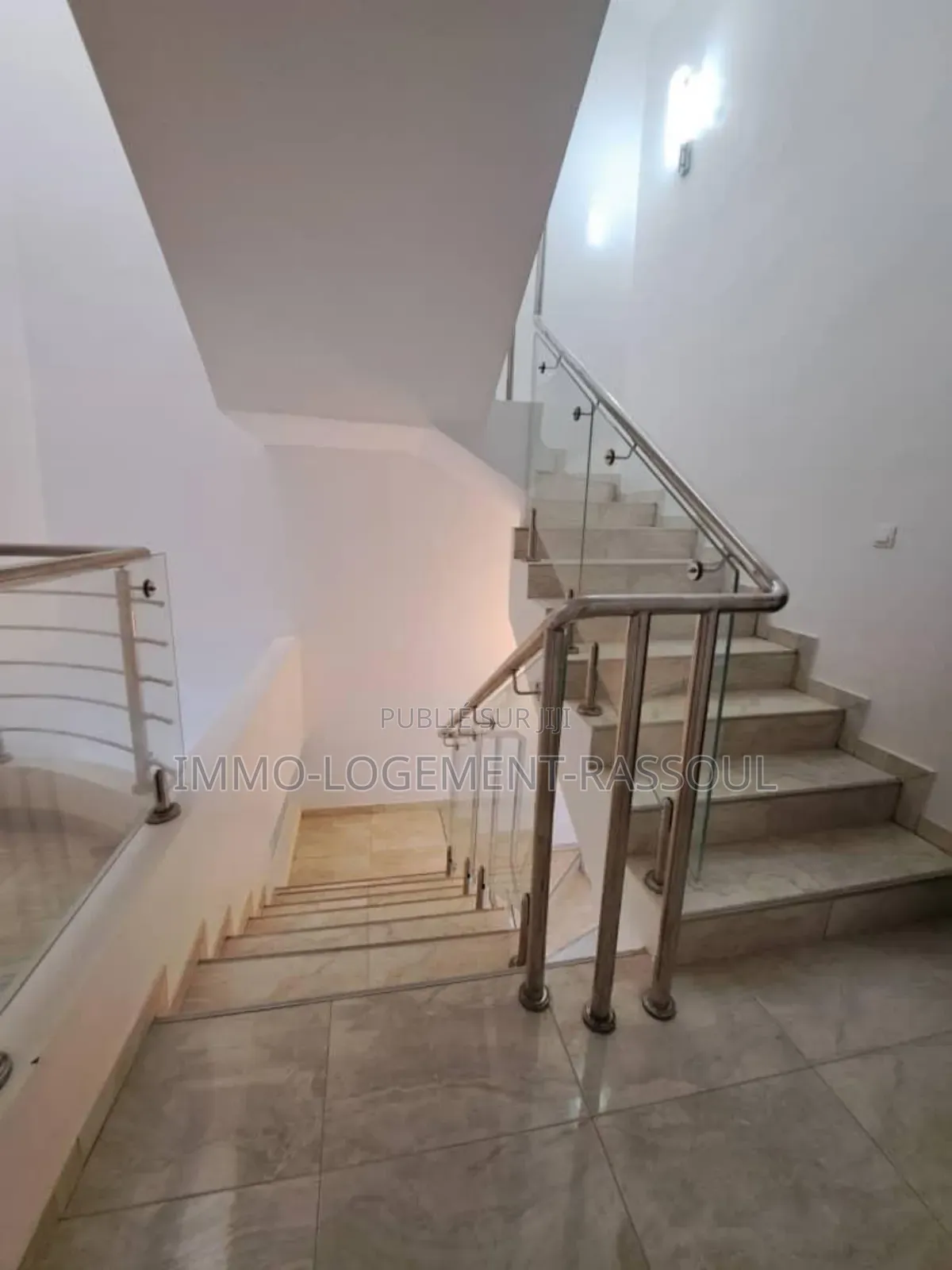 6chbre Villa dans , Almadies à Louer