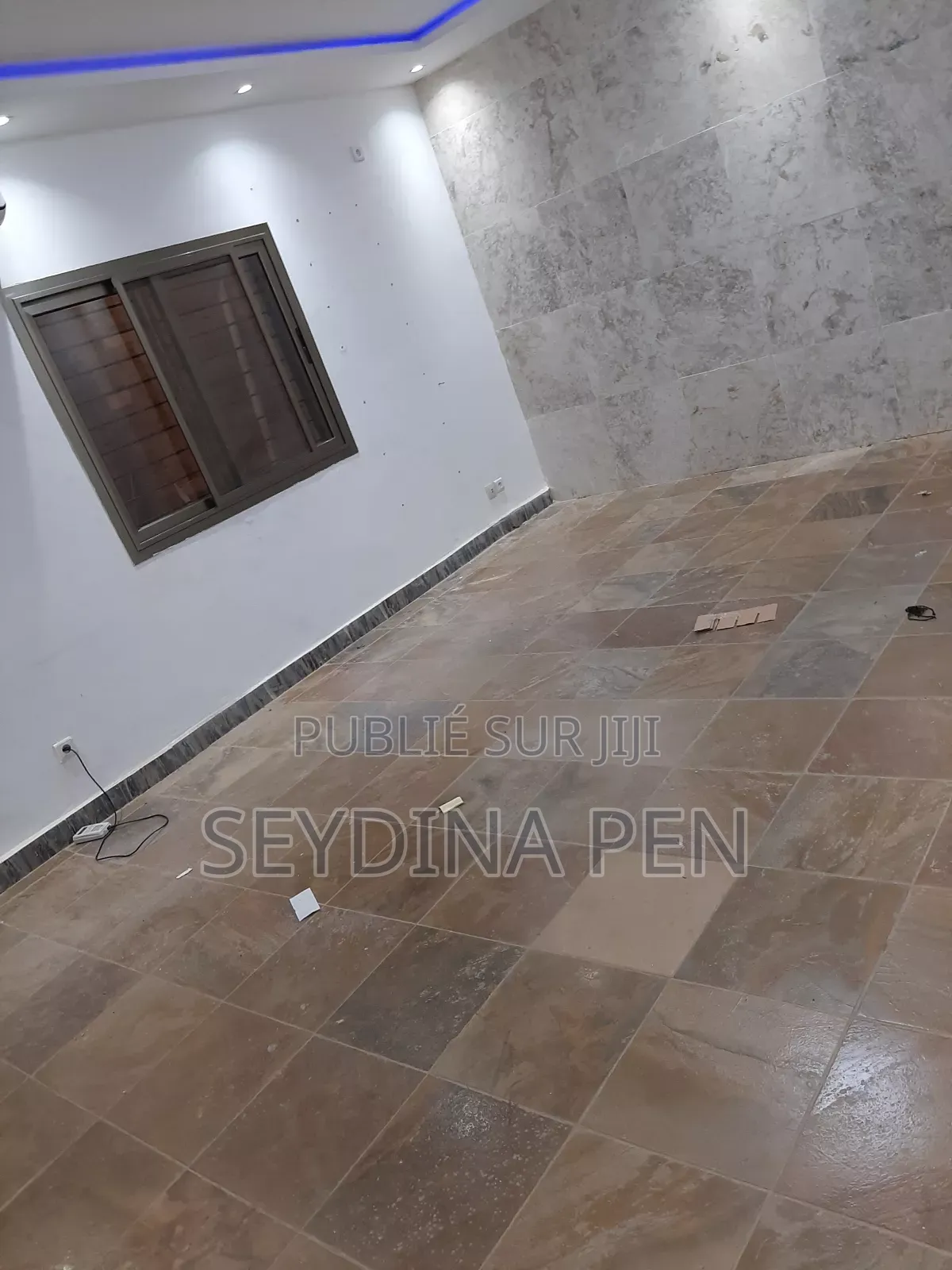 Furnished 2chbre Appartement dans Bâtiment, Almadies à Louer