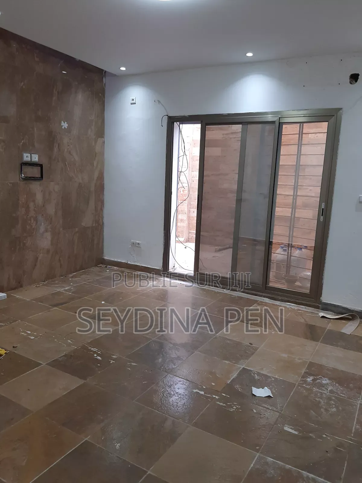 Furnished 2chbre Appartement dans Bâtiment, Almadies à Louer