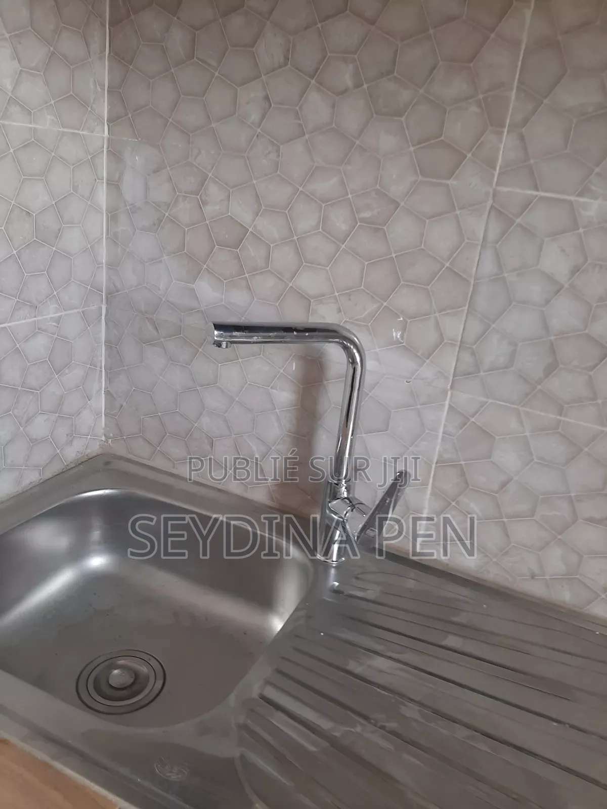 1chbre Studio dans Jaraf, Yoff à Louer