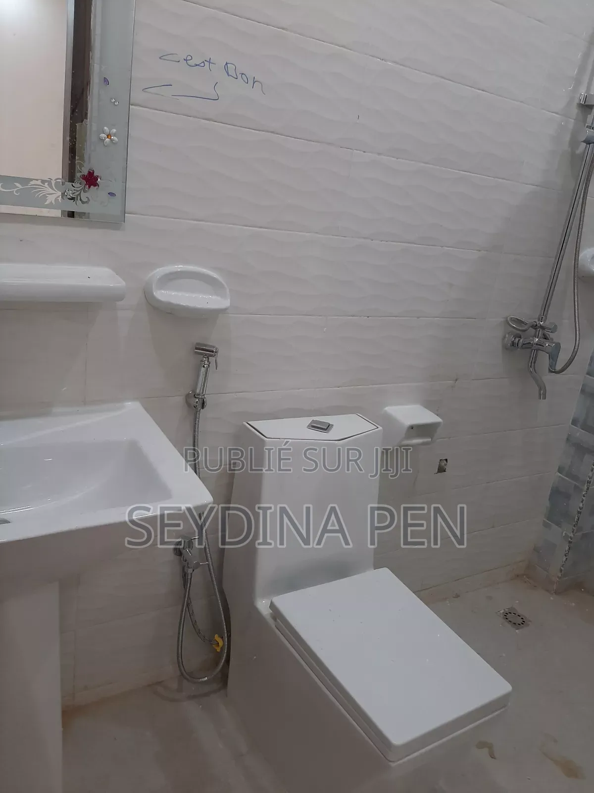 4chbre Appartement dans Grand Standing, Yoff à Louer