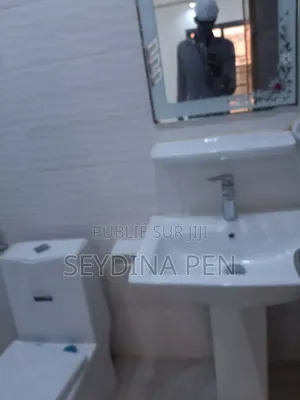 4chbre Appartement dans Grand Standing, Yoff à Louer