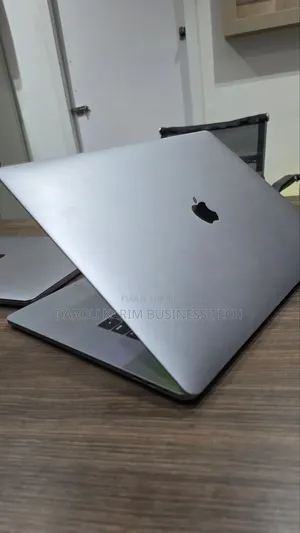 New Apple MacBook Pro 2018 32GB Intel Core I9 SSD 512GB