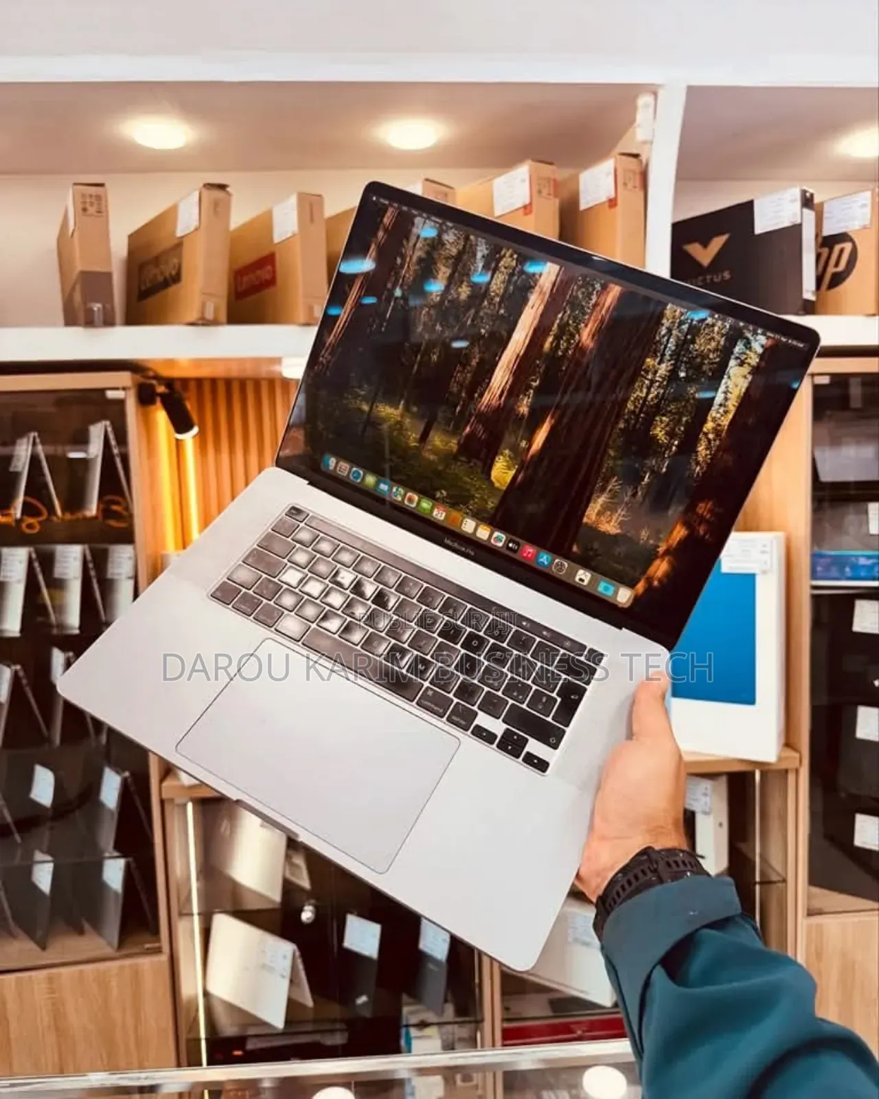 New Apple MacBook Pro 2019 16GB Intel Core I7 SSD 512GB