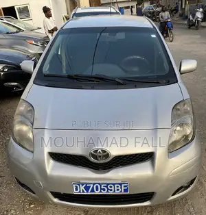 Photo - Toyota Yaris 2010 Gris