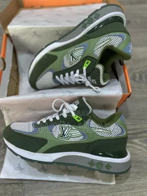 Photo - Louis Vuitton Run Away
Size: 40 À 44
*18mille en Gros*