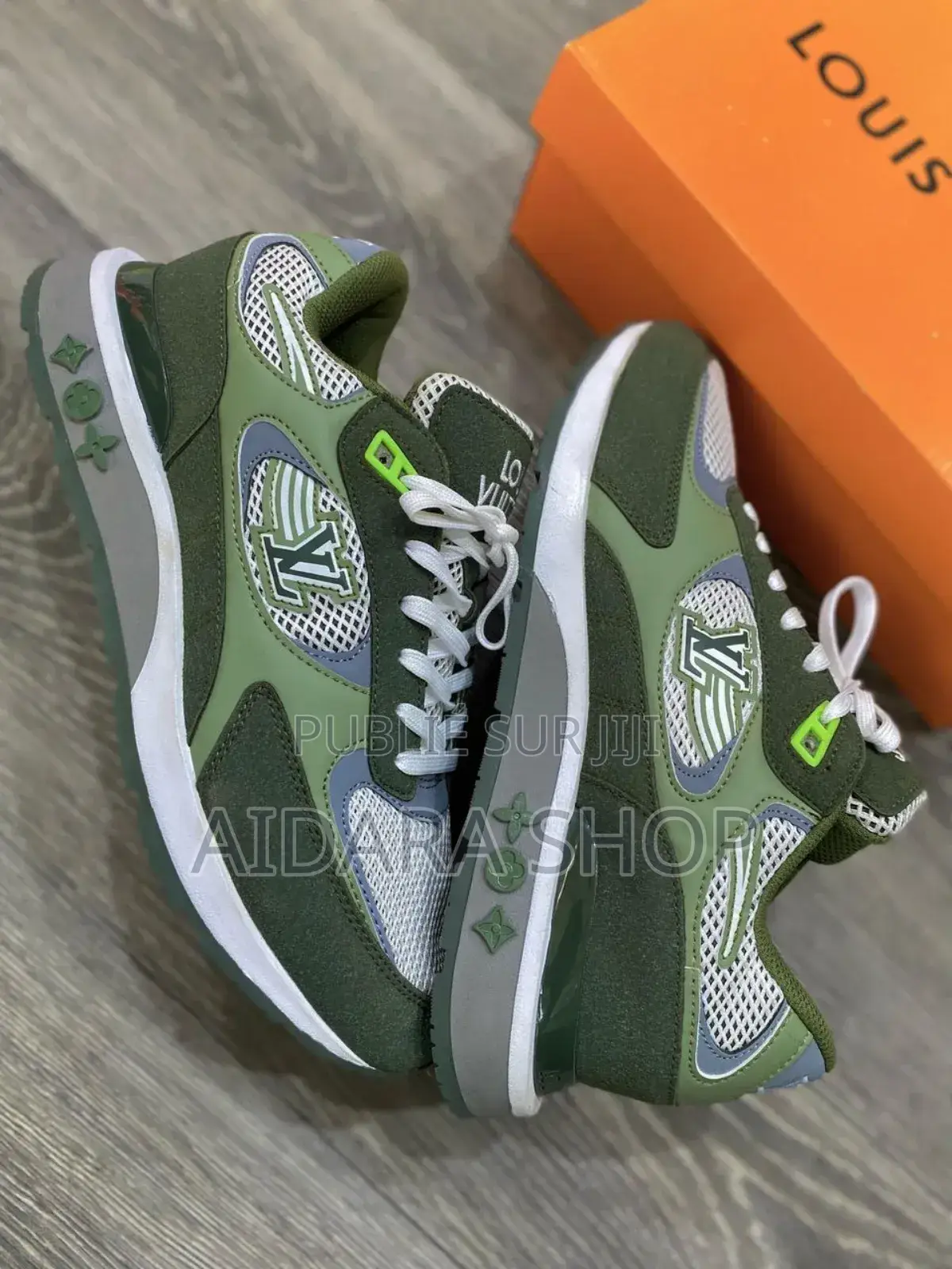 Louis Vuitton Run Away
Size: 40 À 44
*18mille en Gros*