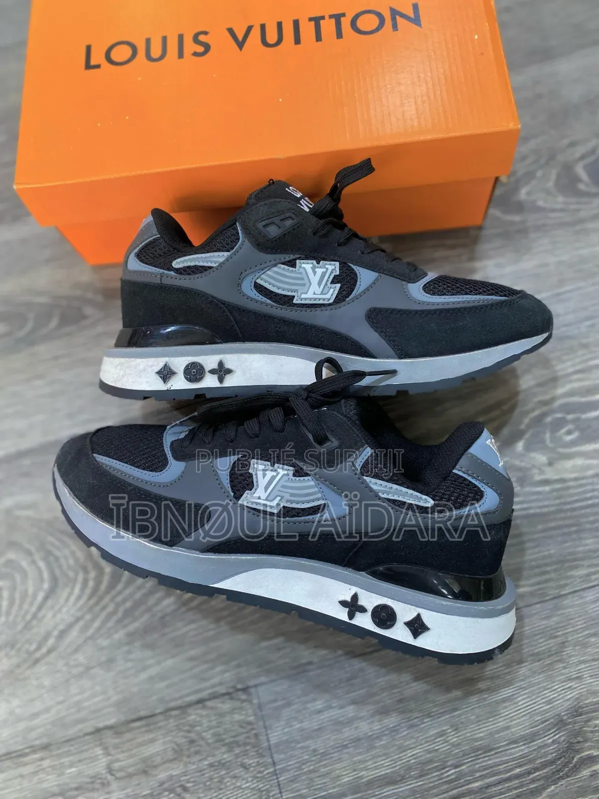 Louis Vuitton Run Away
Size: 40 À 44
*18mille en Gros*