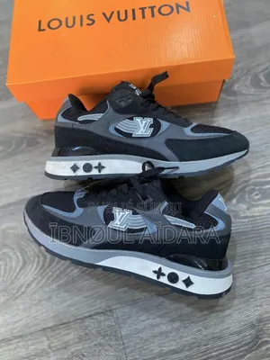 Louis Vuitton Run Away
Size: 40 À 44
*18mille en Gros*