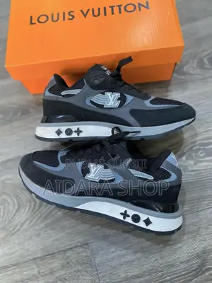 Louis Vuitton Run Away
Size: 40 À 44
*18mille en Gros*