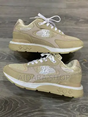 Louis Vuitton Run Away
Size: 40 À 44
*18mille en Gros*