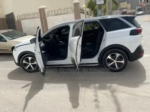 PEUGEOT 5008 1.6 BlueHDi 120 GT Line 2018 Blanc