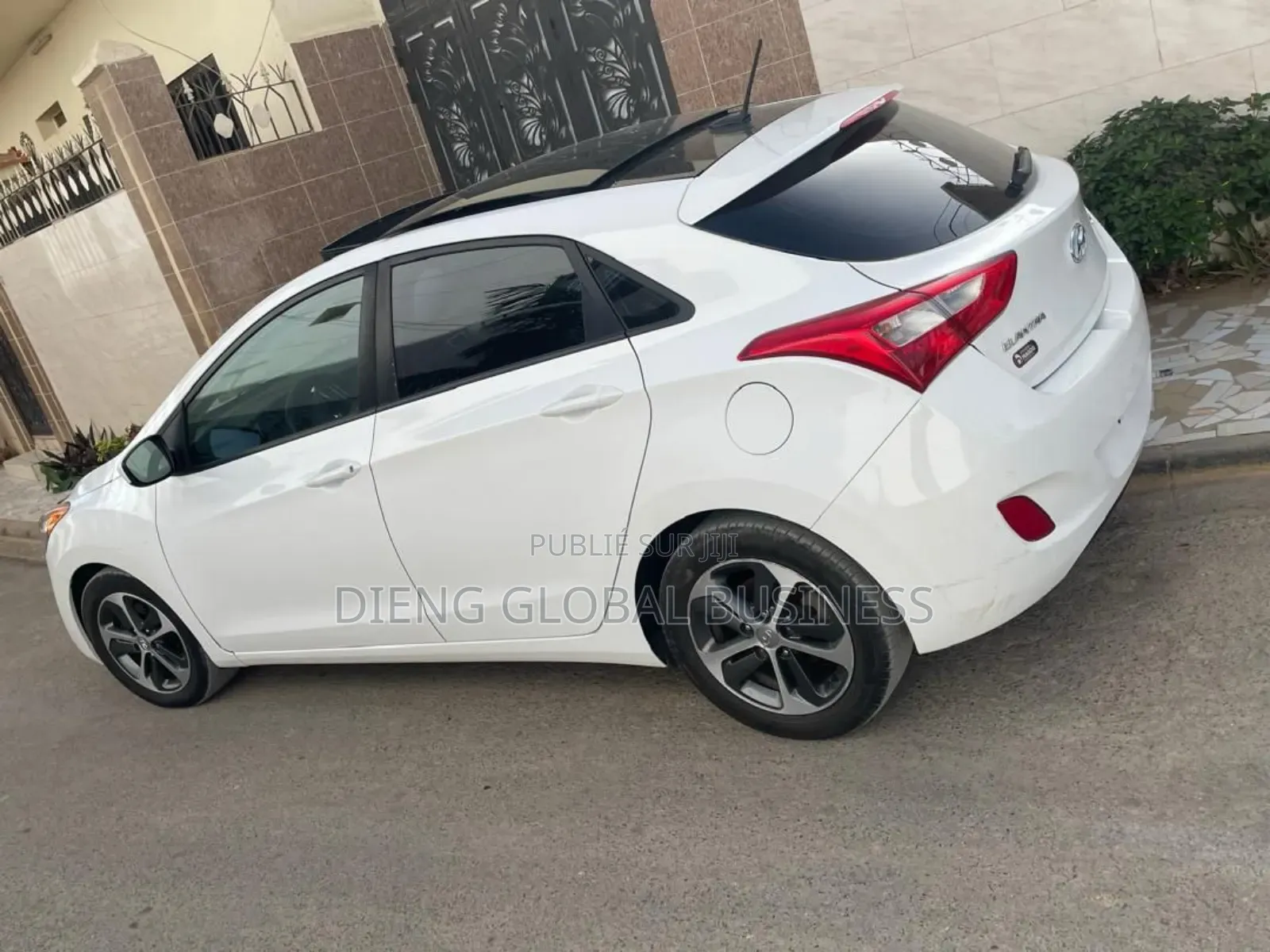 Hyundai Elantra ECO Sedan FWD (1.4L 4cyl 7A) 2017 Blanc
