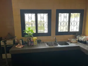 5chbre Villa dans Villa, Grand Dakar à Vendre