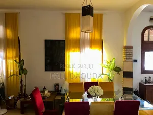 5chbre Villa dans Villa, Grand Dakar à Vendre