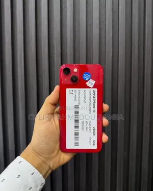Photo - New Apple iPhone 13 256 GB Rouge