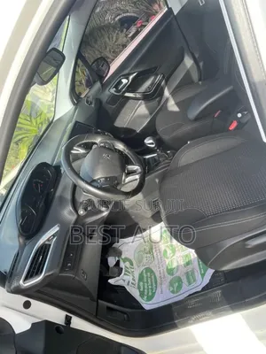 PEUGEOT 208 2019 Blanc