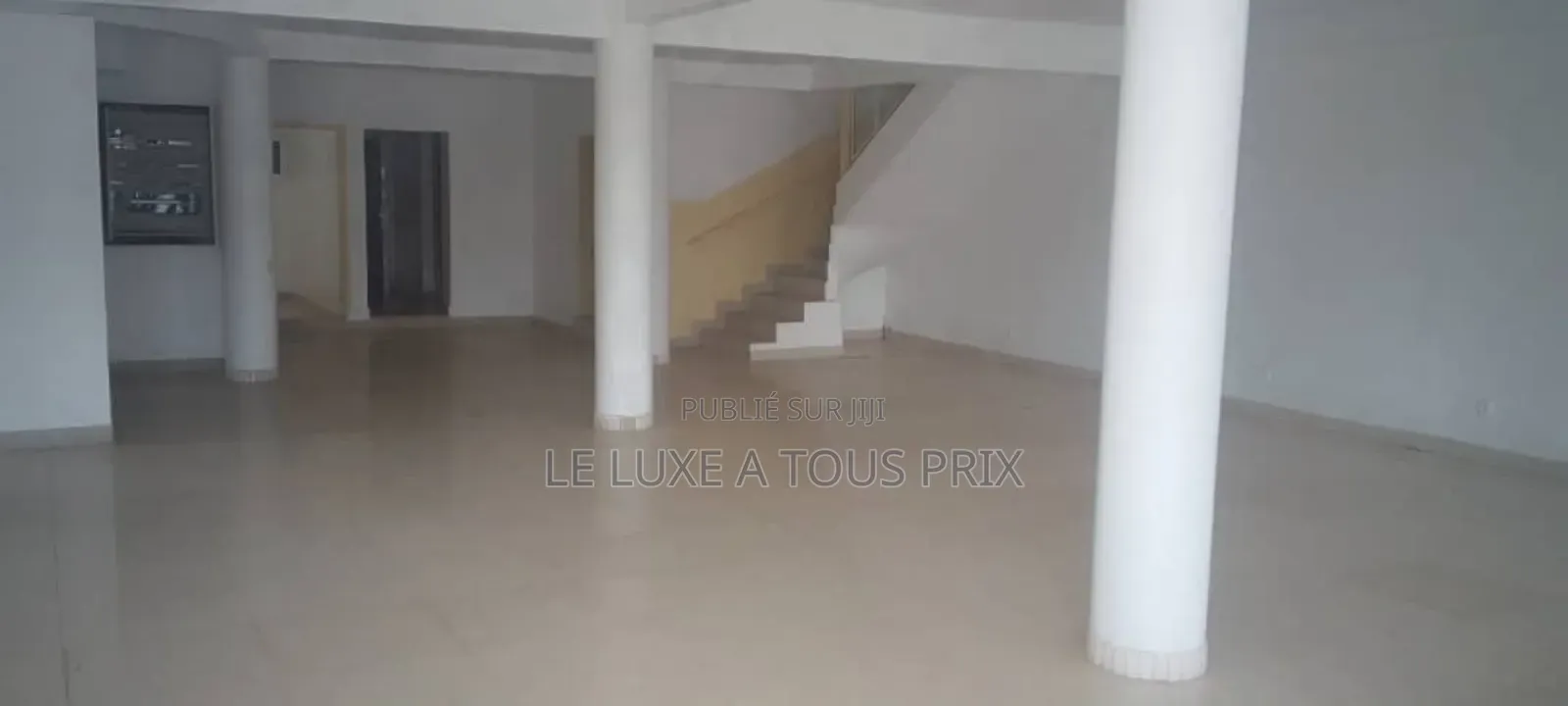 2chbre Duplex dans Restaurant, Yoff à Louer