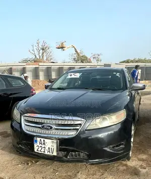 Ford Taurus 2011 Noir