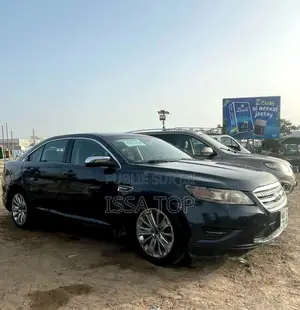 Ford Taurus 2011 Noir