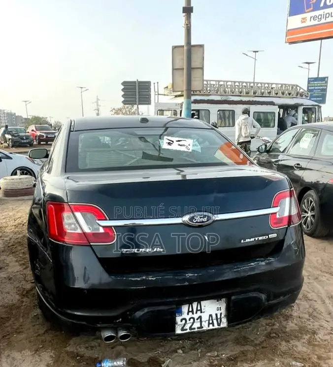 Ford Taurus 2011 Noir