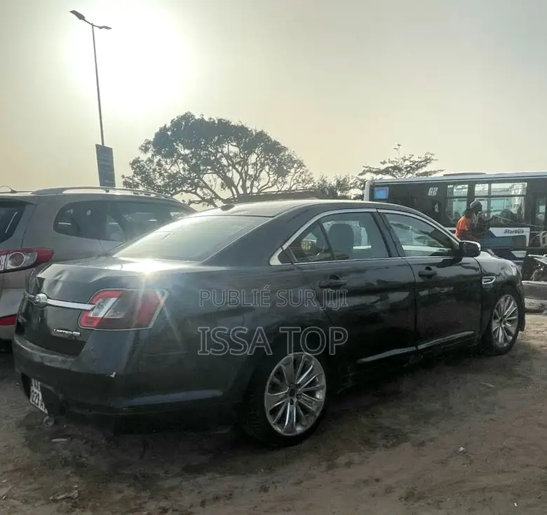 Ford Taurus 2011 Noir