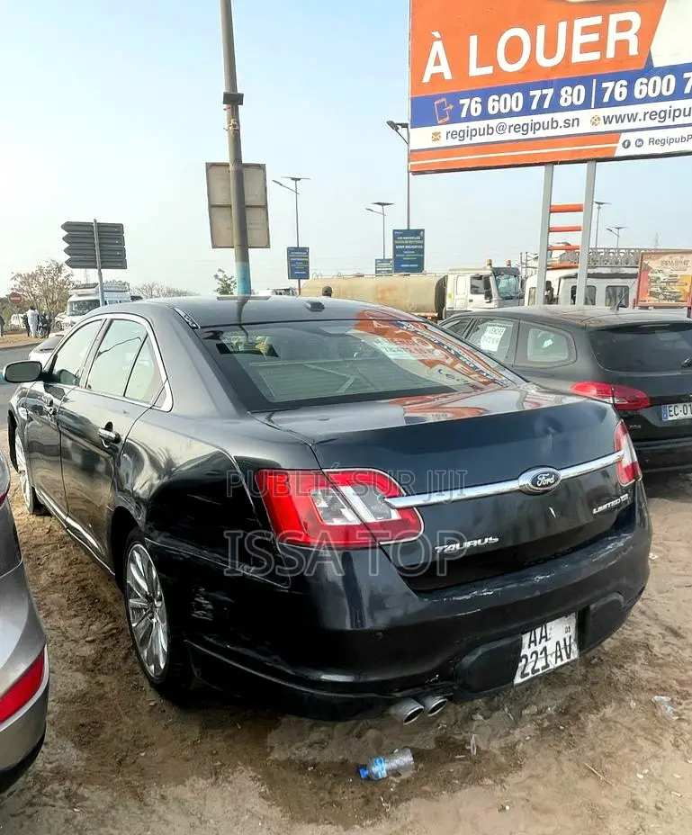 Ford Taurus 2011 Noir