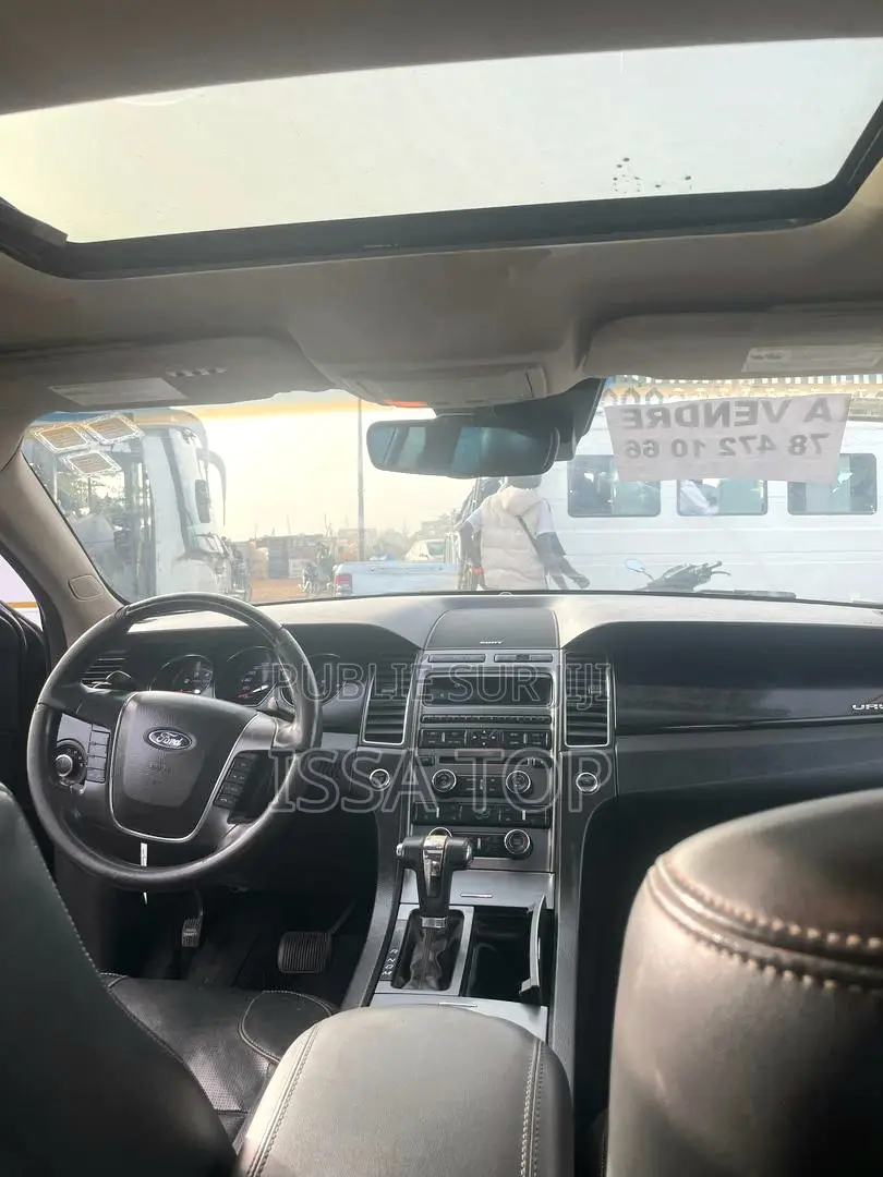 Ford Taurus 2011 Noir