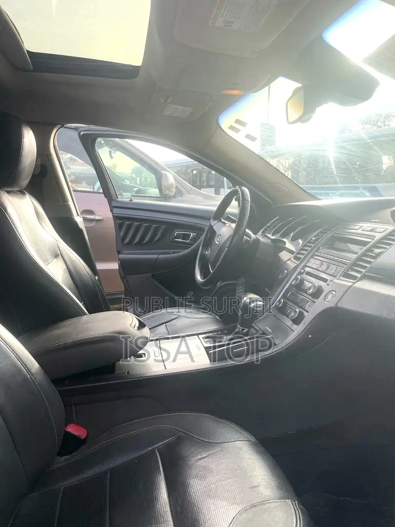 Ford Taurus 2011 Noir