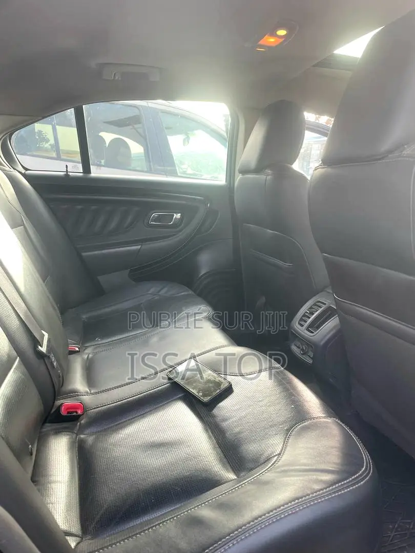Ford Taurus 2011 Noir