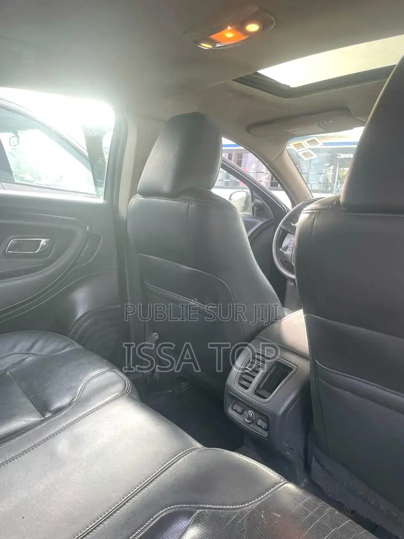 Ford Taurus 2011 Noir
