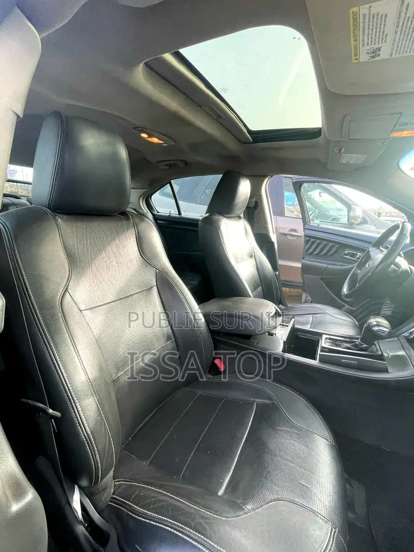 Ford Taurus 2011 Noir