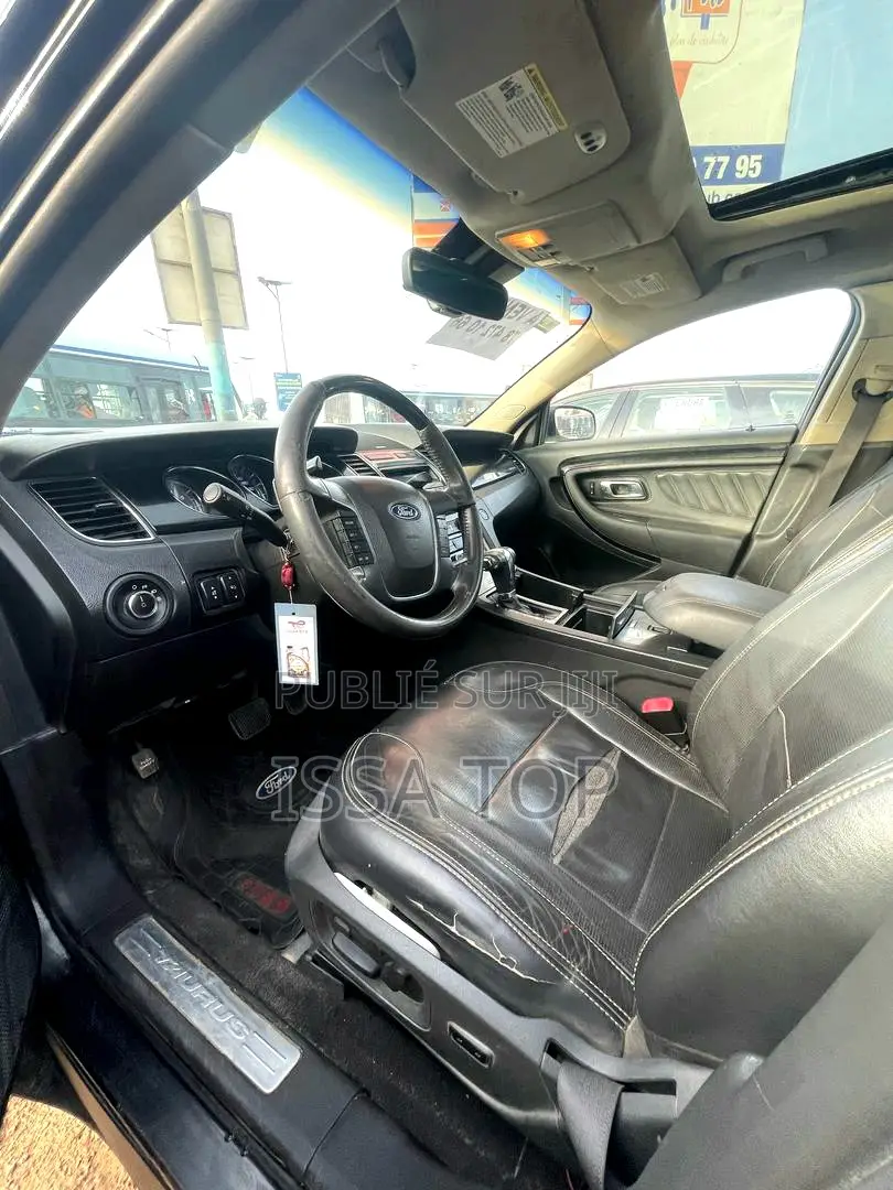 Ford Taurus 2011 Noir