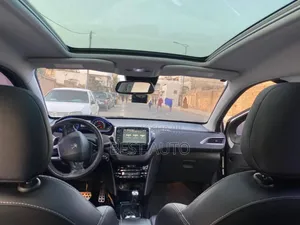 PEUGEOT 2008 2017 Gris