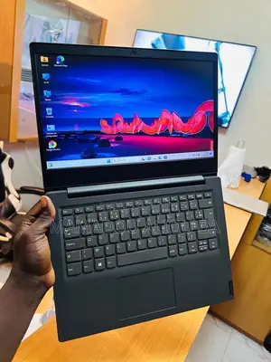 Photo - Ordinateur Portable Lenovo V14 G3 IAP 4GB Intel Core I5 SSD 500GB