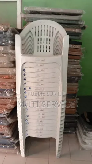 Photo - Chaise en Plastique De Qualité