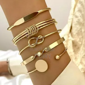 Photo - Exagérée Large Face Bracelet Set - 5 PCS