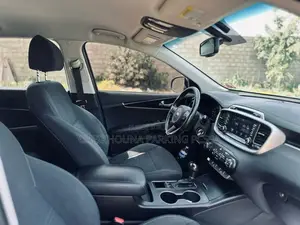 Photo - Kia Sorento 2018 Beige