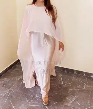 Photo - Robe en Soie Avec Voile Très Élégant